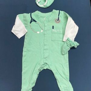 Doctor onesie outfit (0-6m)